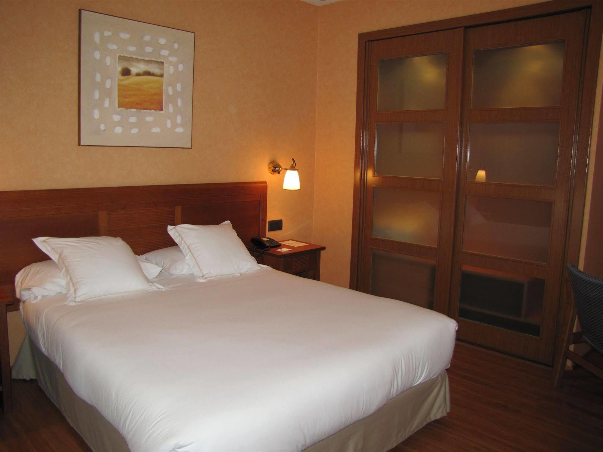 Eco Via Lusitana Hotel Madrid Room photo